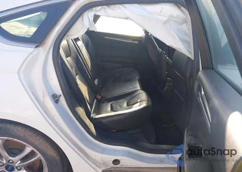 2015 Ford Fusion Hybrid Titanium z USA, uszkodzony, nr VIN 3FA6P0RU2FR199059